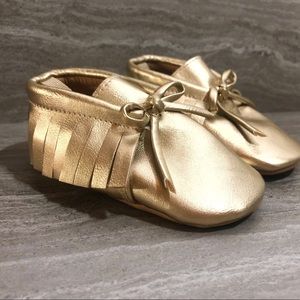 Old Navy Gold Infant Moccasins Booties Crib